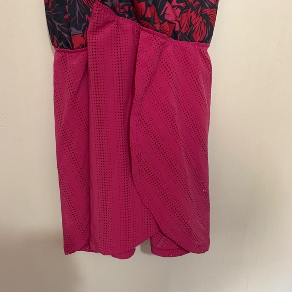 💋4/20 Work out tank fuschia and black - Picture 5 of 7